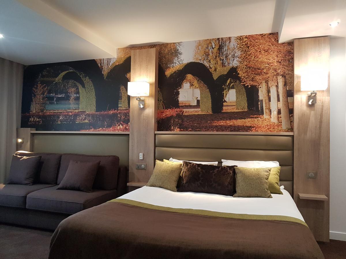 Logis - Le Christina Hotel Bourges Buitenkant foto